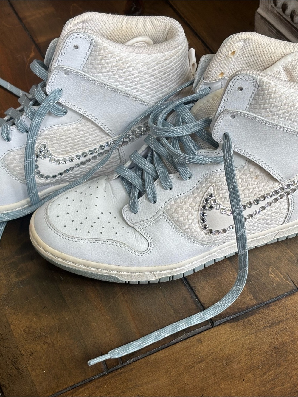 Nike Women’s High-Top Sneakers white with light blue laces